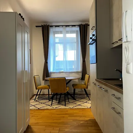 Hidden Gem In Old Town Apartment *